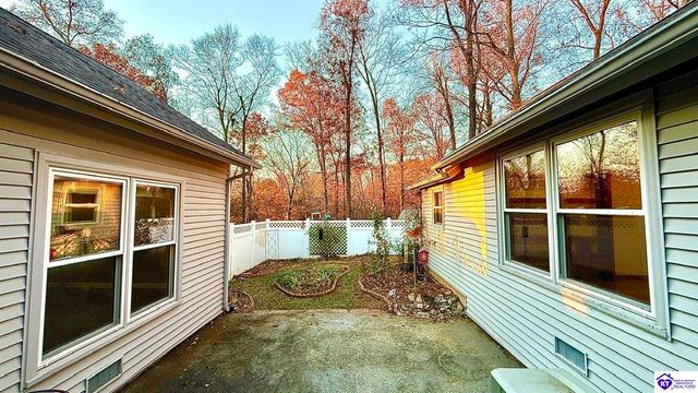 42 Tarnwood Drive, Brandenburg, KY 40108