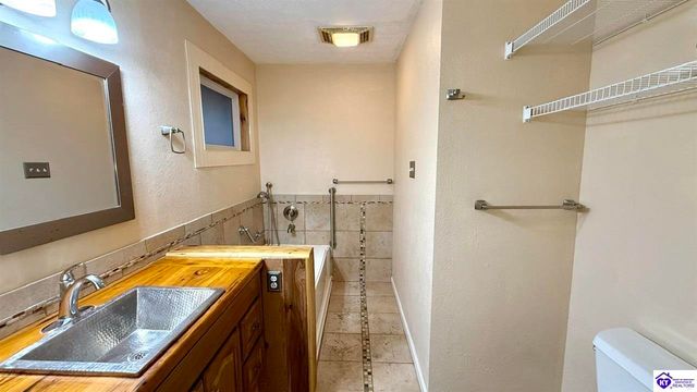 42 Tarnwood Drive, Brandenburg, KY 40108