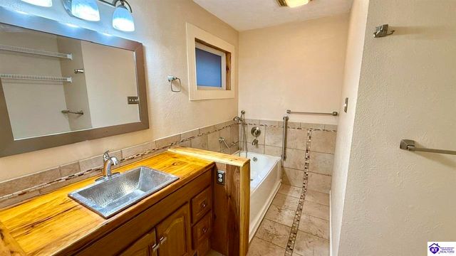 42 Tarnwood Drive, Brandenburg, KY 40108