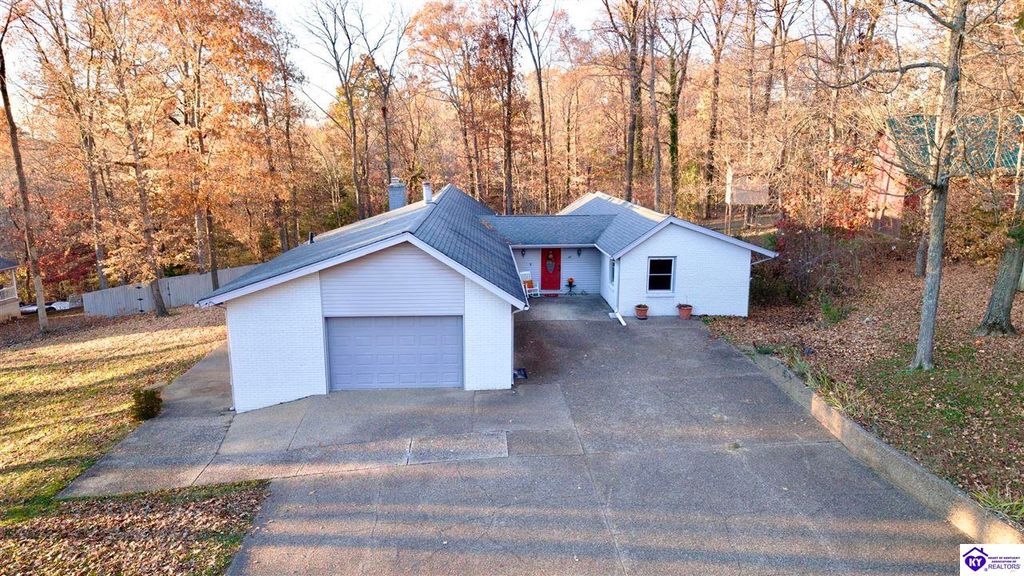 42 Tarnwood Drive, Brandenburg, KY 40108