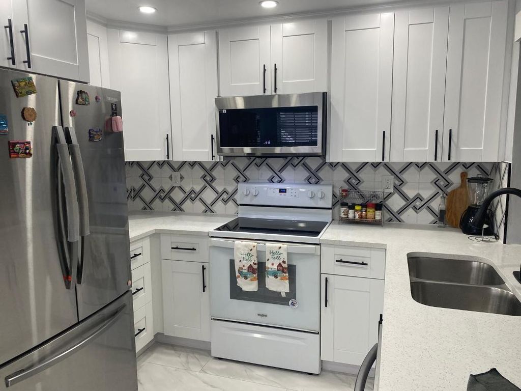 448 NE 210th Circle Terrace 6-B102, Miami, FL 33179