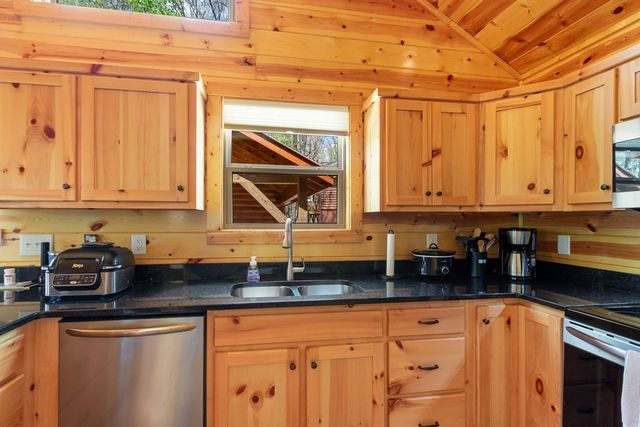 194 Woodcrest Drive, Murphy, NC 28906