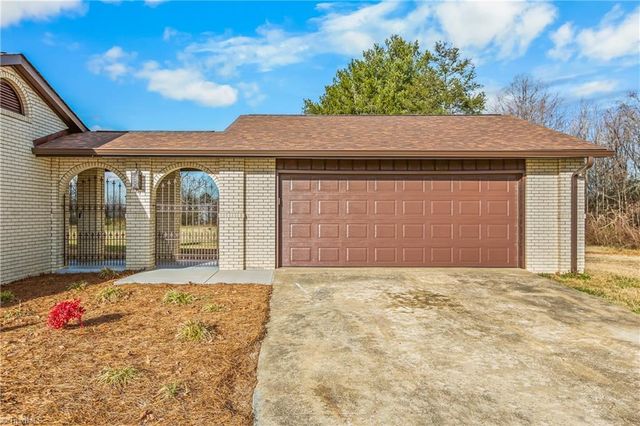 1608 Asbury Church Road, Hamptonville, NC 27020