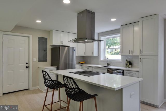 8426 WOODLAWN ST, Alexandria, VA 22309