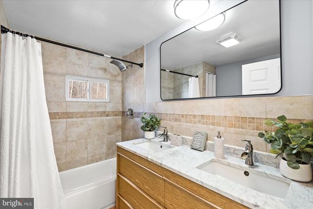 27 TRUSLOW RD, Fredericksburg, VA 22405