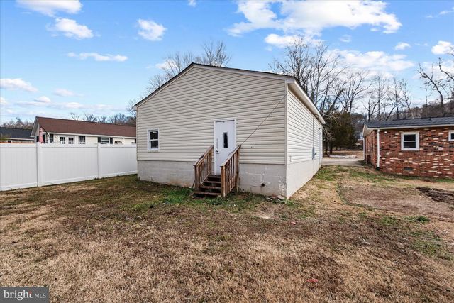 27 TRUSLOW RD, Fredericksburg, VA 22405