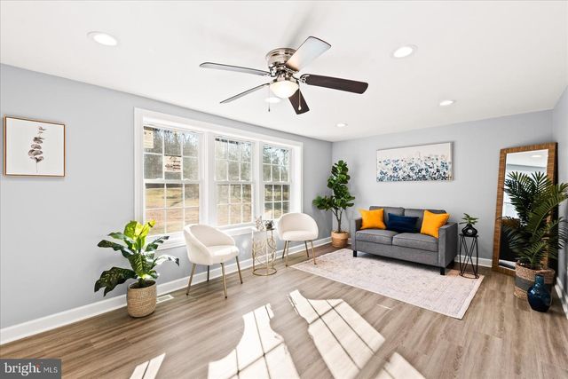 27 TRUSLOW RD, Fredericksburg, VA 22405