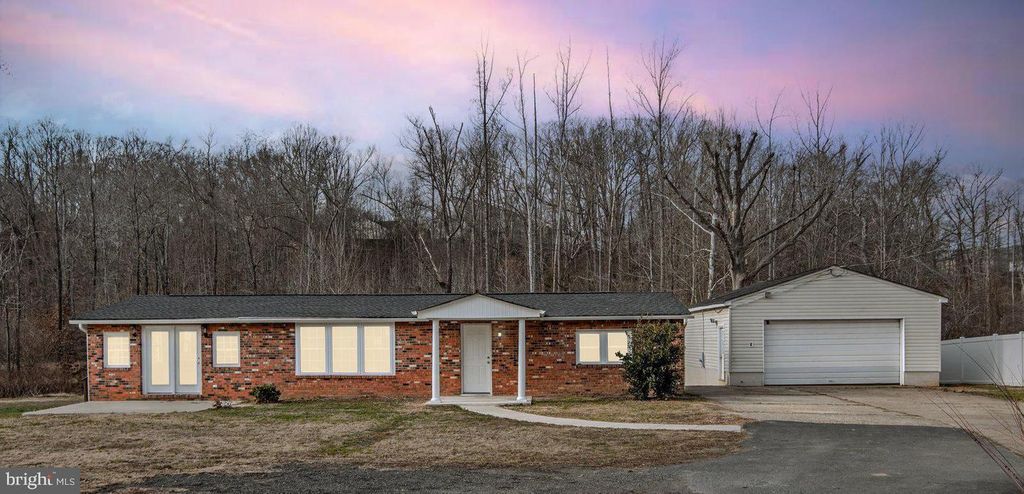 27 TRUSLOW RD, Fredericksburg, VA 22405