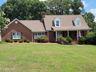 3046 Hawthorne St, Athens, TN 37303
