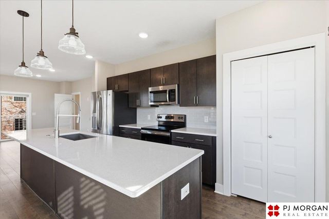 919 S 31st Street, Omaha, NE 68105