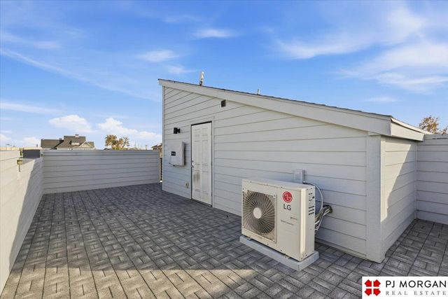 919 S 31st Street, Omaha, NE 68105