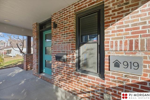 919 S 31st Street, Omaha, NE 68105