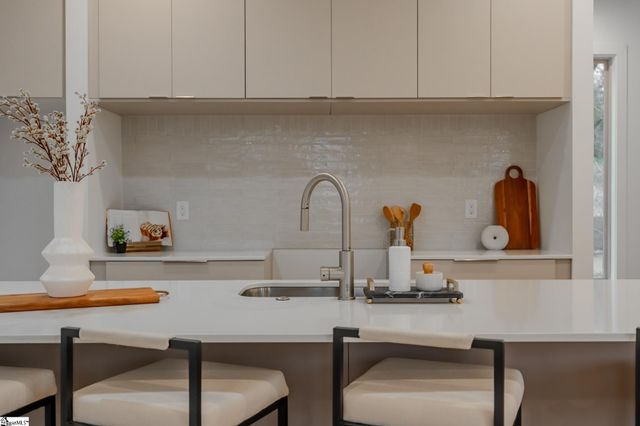 11 Mount Zion Avenue, Greenville, SC 29609