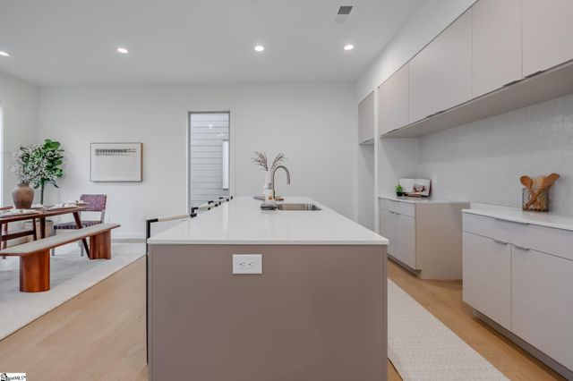 11 Mount Zion Avenue, Greenville, SC 29609