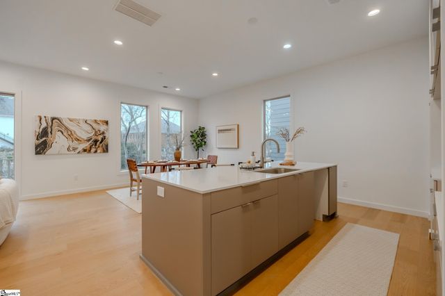 11 Mount Zion Avenue, Greenville, SC 29609