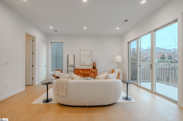 11 Mount Zion Avenue, Greenville, SC 29609