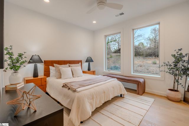 11 Mount Zion Avenue, Greenville, SC 29609