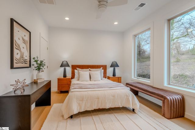 11 Mount Zion Avenue, Greenville, SC 29609