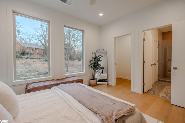 11 Mount Zion Avenue, Greenville, SC 29609