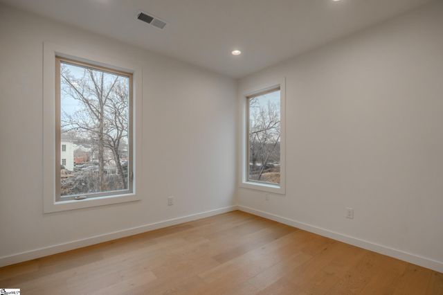 11 Mount Zion Avenue, Greenville, SC 29609