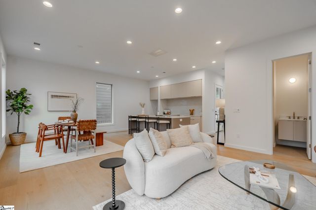 11 Mount Zion Avenue, Greenville, SC 29609