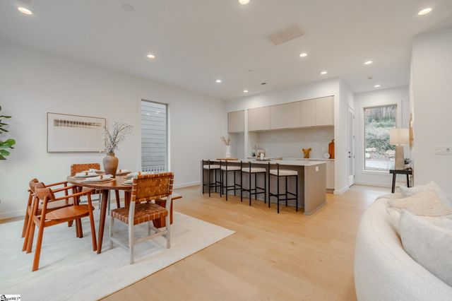 11 Mount Zion Avenue, Greenville, SC 29609