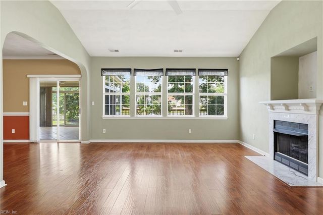 906 Hanson DR, Newport News, VA 23602