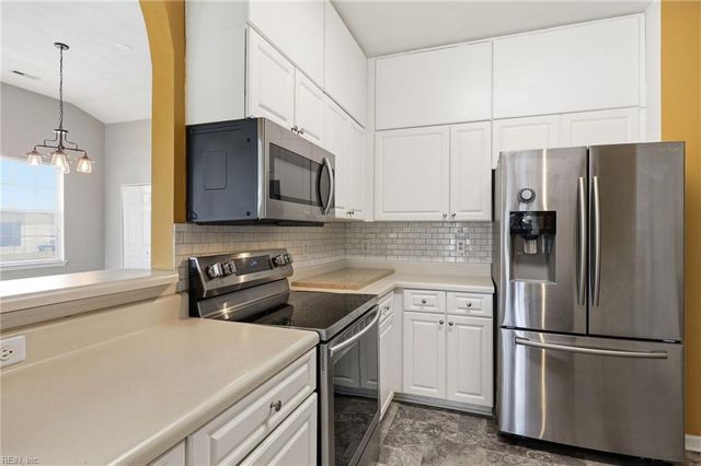 906 Hanson DR, Newport News, VA 23602