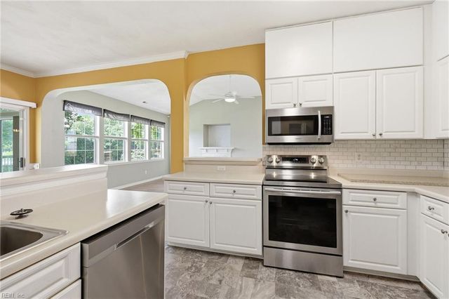 906 Hanson DR, Newport News, VA 23602