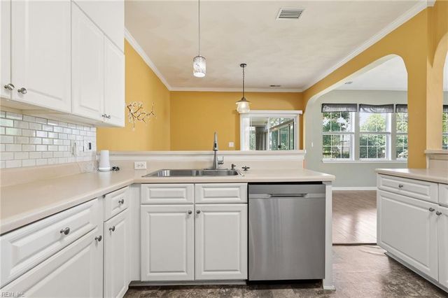 906 Hanson DR, Newport News, VA 23602
