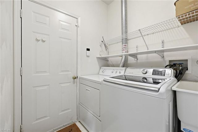 906 Hanson DR, Newport News, VA 23602