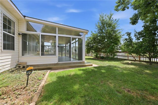 906 Hanson DR, Newport News, VA 23602