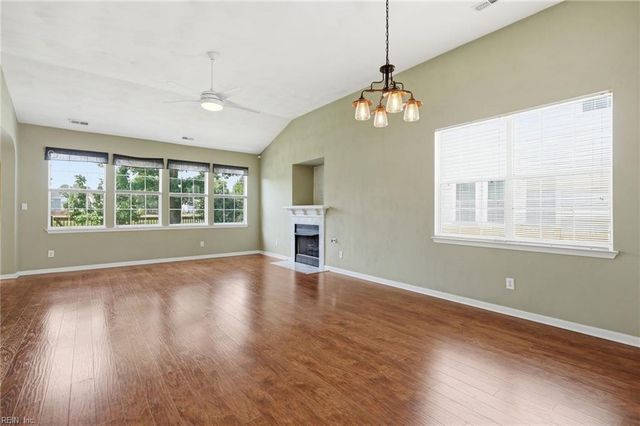 906 Hanson DR, Newport News, VA 23602