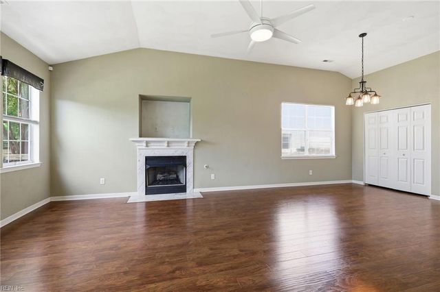 906 Hanson DR, Newport News, VA 23602