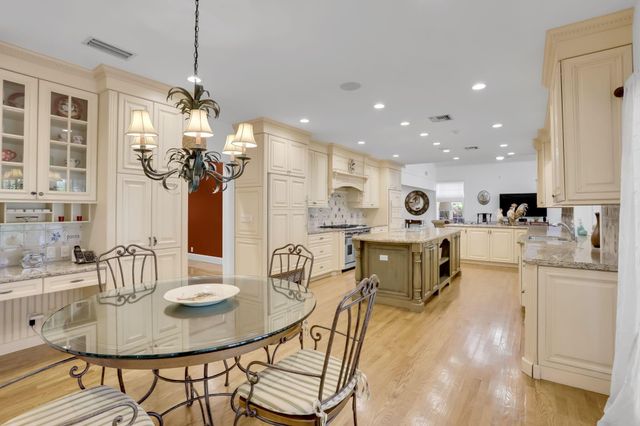 2883 Banyan Boulevard Circle NW, Boca Raton, FL 33431