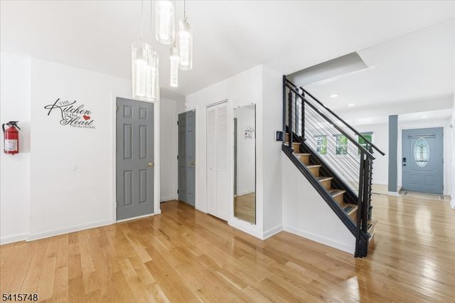 148 Jerome Pl, Bloomfield Twp., NJ 07003