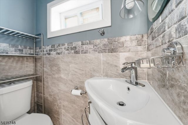 148 Jerome Pl, Bloomfield Twp., NJ 07003