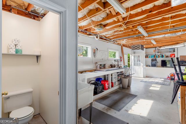 218 Hidden Lakes Drive, Carrollton, GA 30116