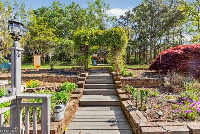 218 Hidden Lakes Drive, Carrollton, GA 30116