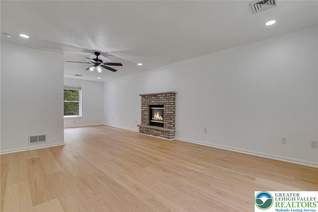 2105 Cottonwood Lane, Coolbaugh Twp, PA 18466