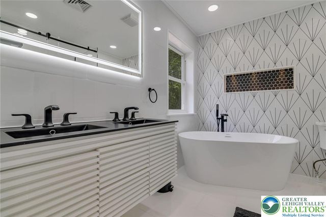 2105 Cottonwood Lane, Coolbaugh Twp, PA 18466