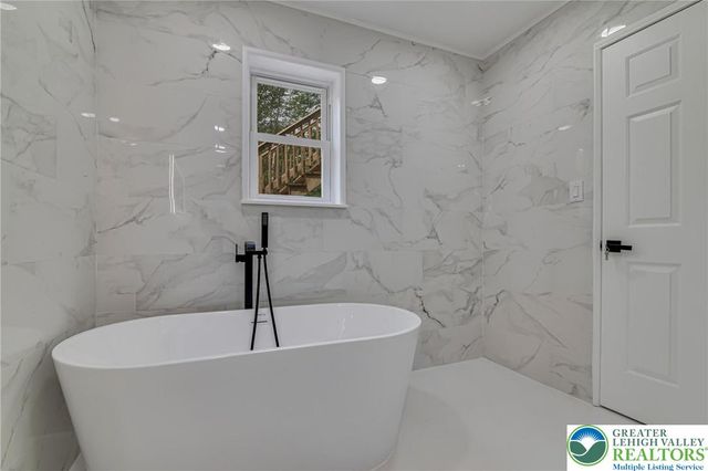 2105 Cottonwood Lane, Coolbaugh Twp, PA 18466