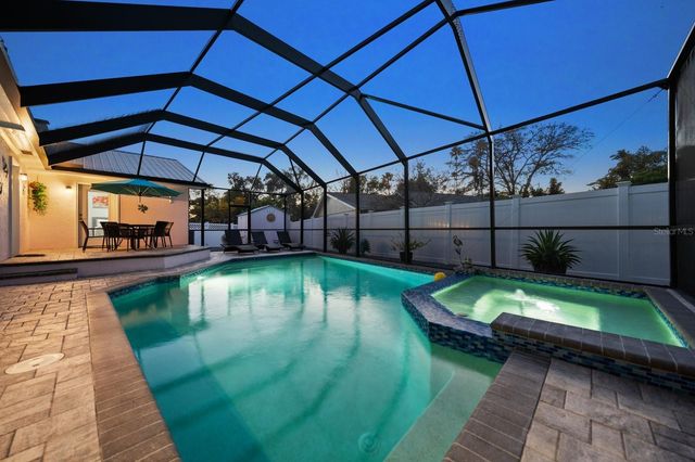 216 GROVE CIRCLE S, Dunedin, FL 34698