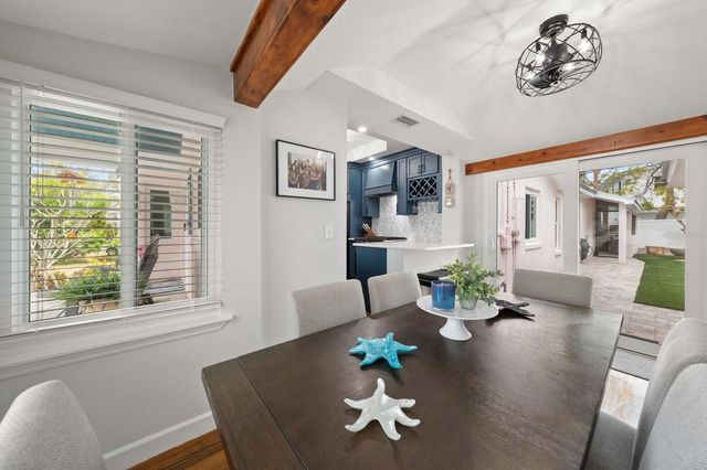 216 GROVE CIRCLE S, Dunedin, FL 34698