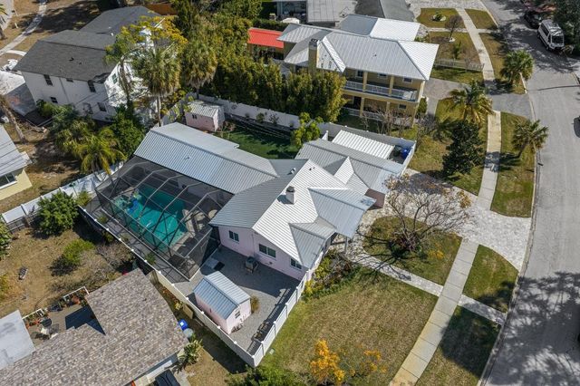 216 GROVE CIRCLE S, Dunedin, FL 34698