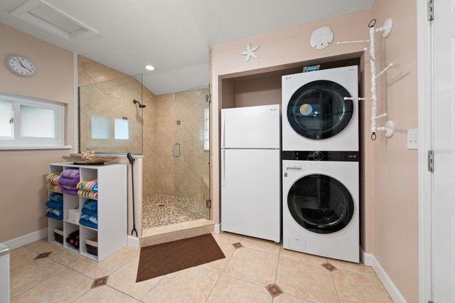 216 GROVE CIRCLE S, Dunedin, FL 34698