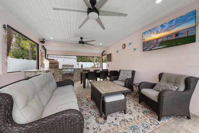 216 GROVE CIRCLE S, Dunedin, FL 34698