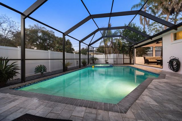 216 GROVE CIRCLE S, Dunedin, FL 34698