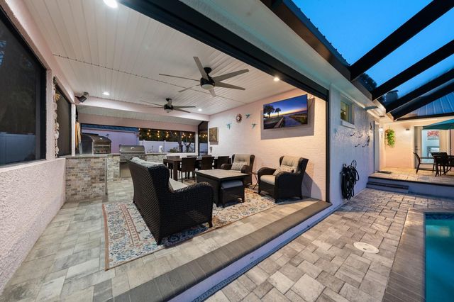 216 GROVE CIRCLE S, Dunedin, FL 34698