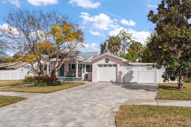 216 GROVE CIRCLE S, Dunedin, FL 34698